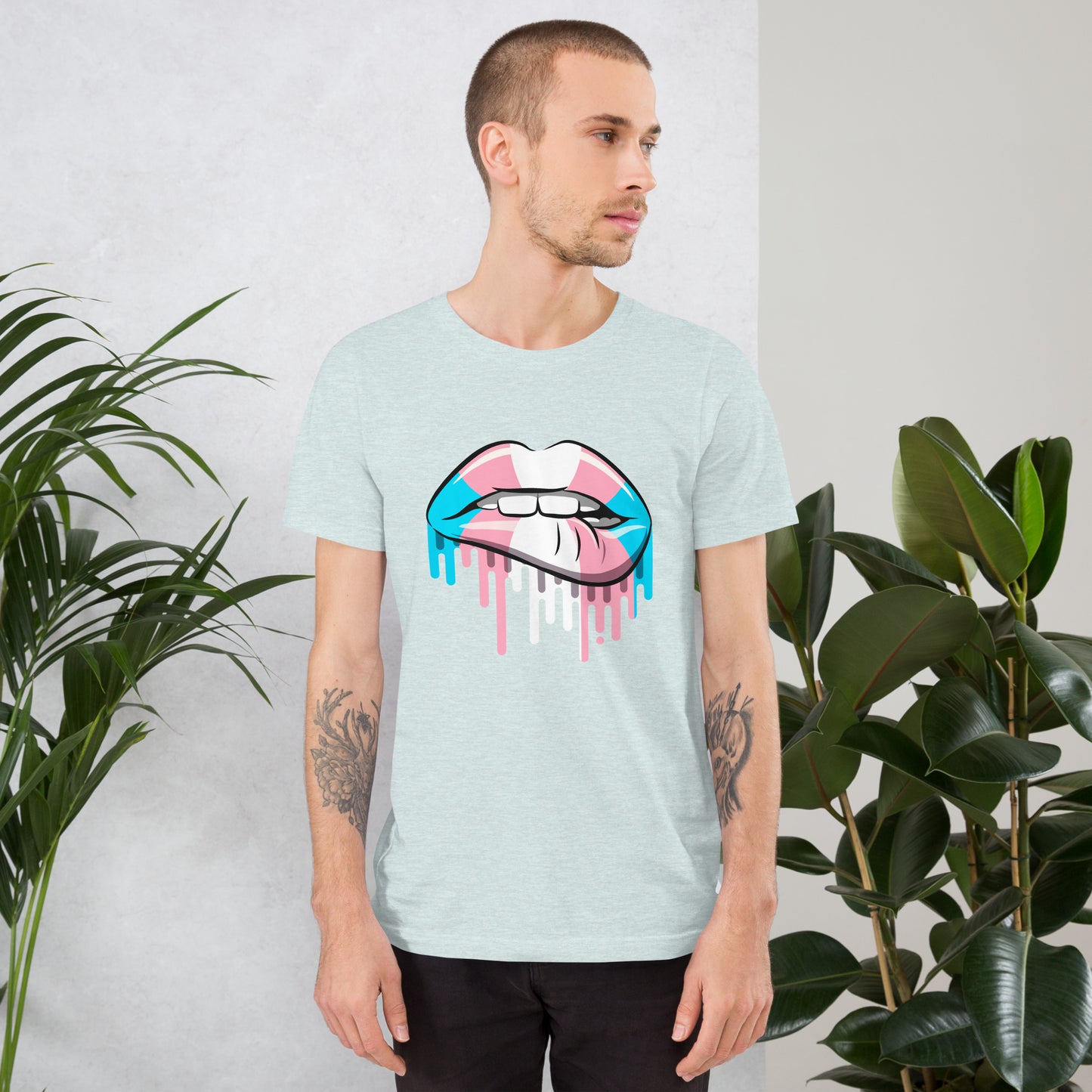 T-shirt trans avec morsure de lèvres | drapeau transgenre | t-shirt écologique de qualité supérieure